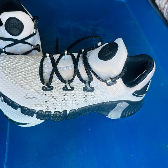 Nike men 9 sneakers, new, black white, metcon - Picture 4 of 6